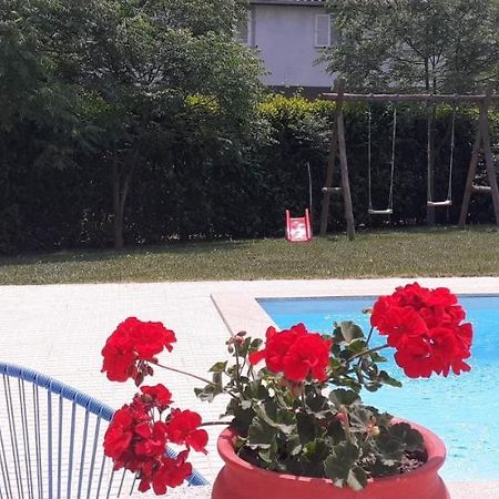 Villa Garden & Pool - Alojamentos 塞洛里库迪巴什图 外观 照片