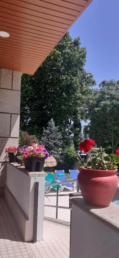 Villa Garden & Pool - Alojamentos 塞洛里库迪巴什图 外观 照片